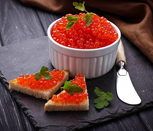 Por qué el caviar rojo es bueno para la belleza